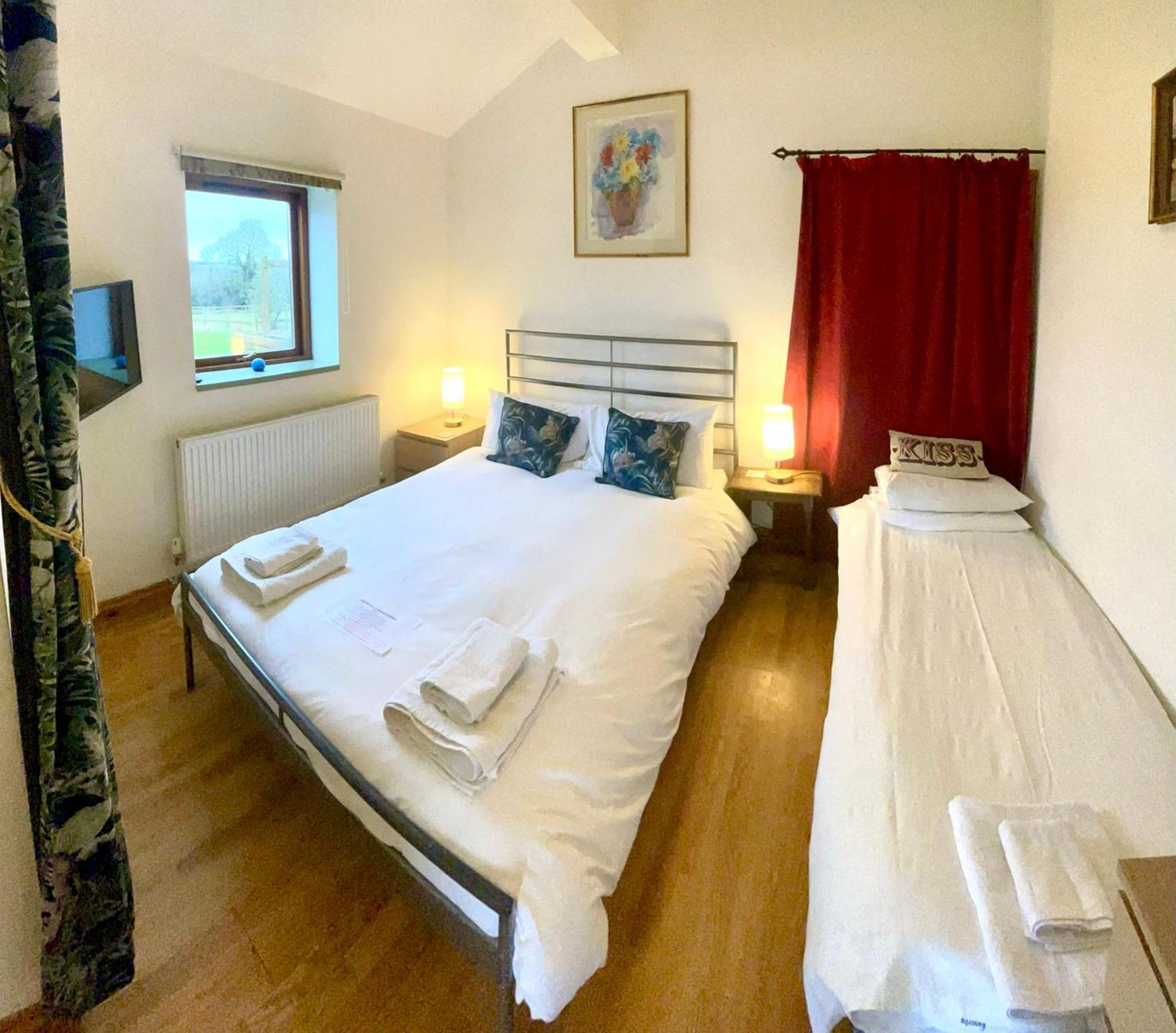 1 Bedroom With A Wonderful View * Stone (Staffordshire)